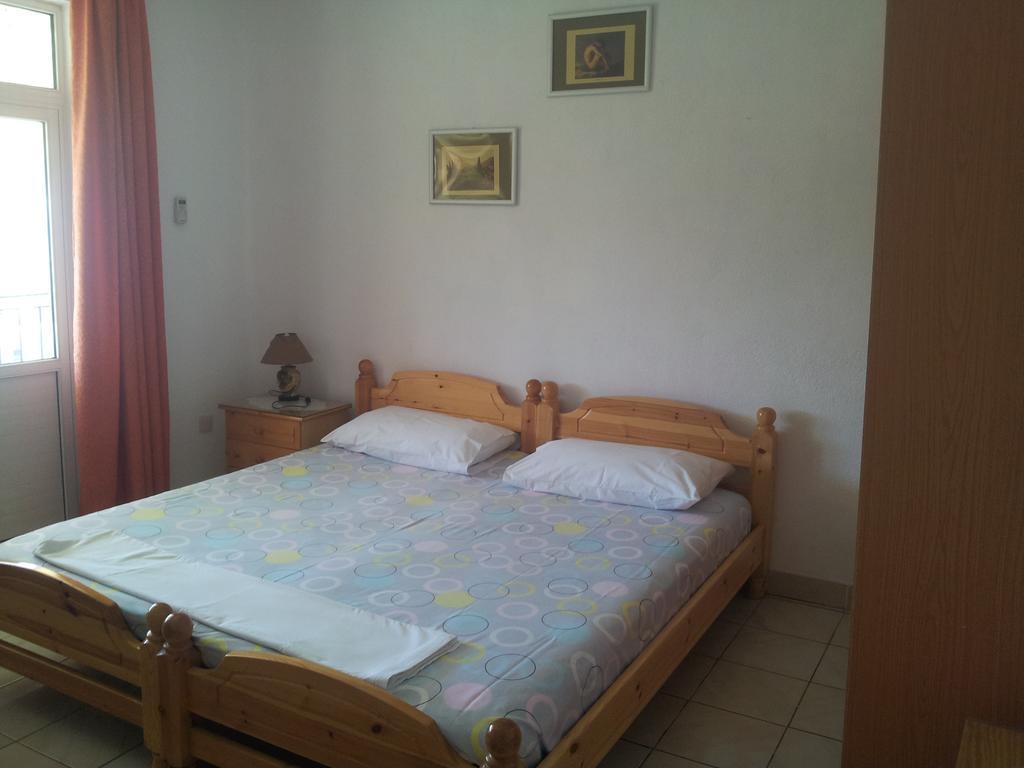Guest House And Tavern Leo Saranda Zewnętrze zdjęcie