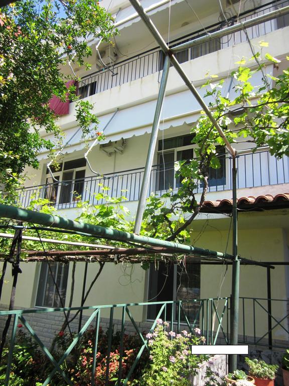 Guest House And Tavern Leo Saranda Zewnętrze zdjęcie