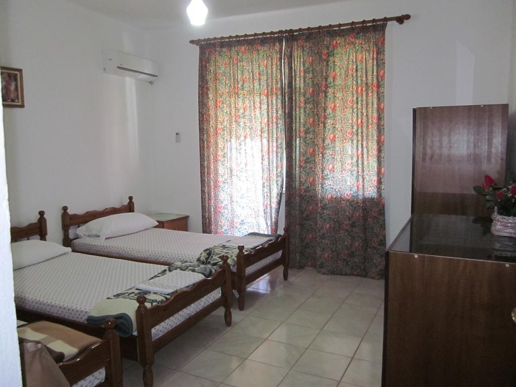 Guest House And Tavern Leo Saranda Zewnętrze zdjęcie