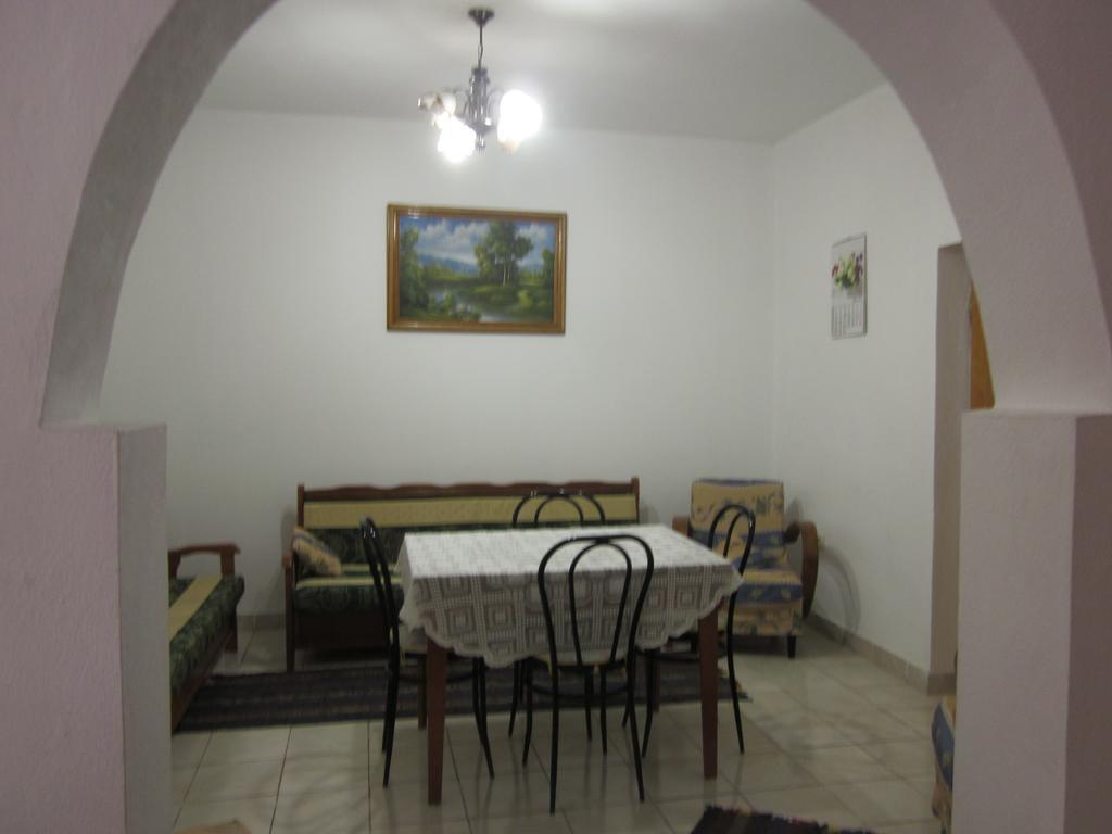 Guest House And Tavern Leo Saranda Zewnętrze zdjęcie