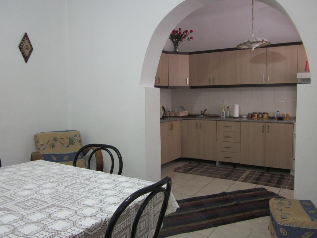 Guest House And Tavern Leo Saranda Zewnętrze zdjęcie