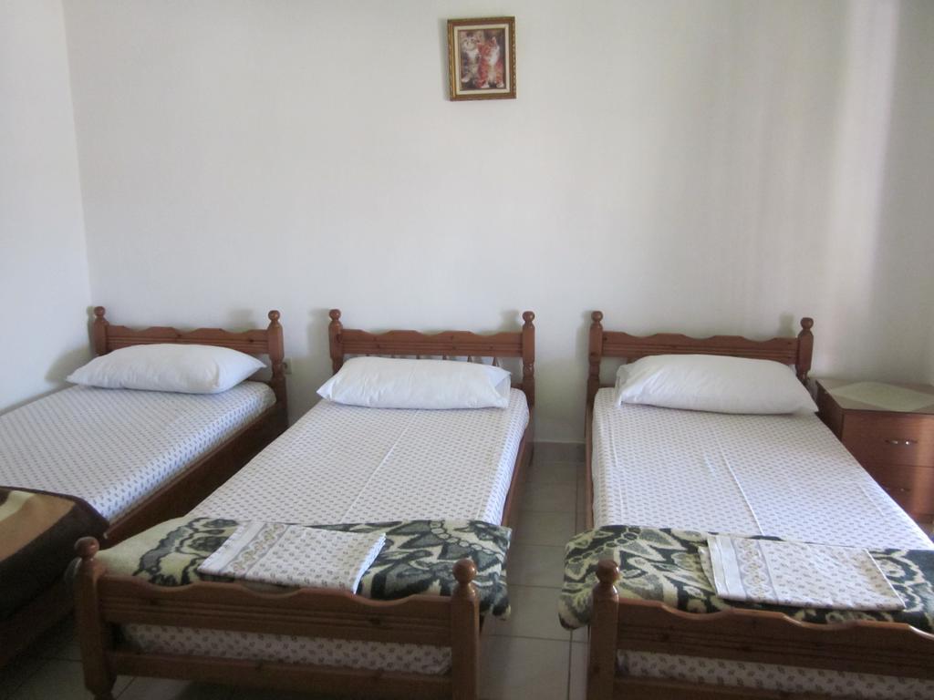 Guest House And Tavern Leo Saranda Zewnętrze zdjęcie
